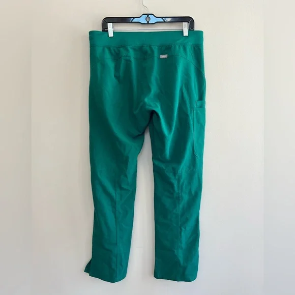 FIGS Women’s Kade Cargo Scrub Straight Leg Pants, Hunter Green (PO# 1700), L - Picture 3 of 11